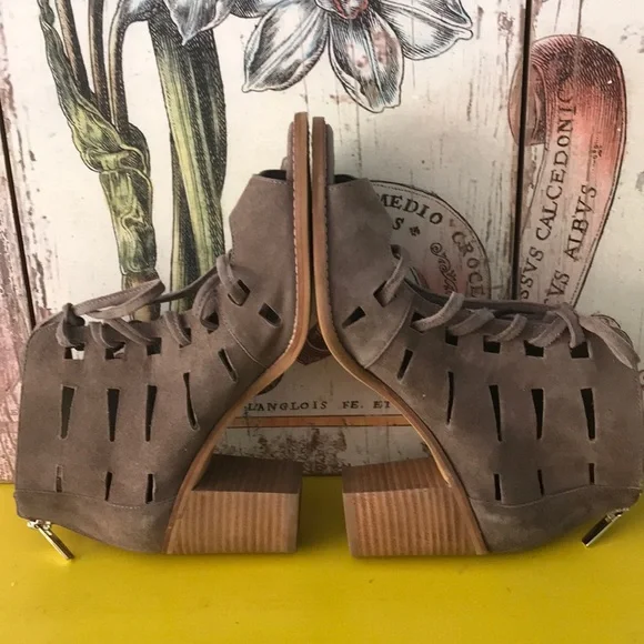 EXCELLENT COND VINCE CAMUTO TRESSA PEEP TOE SZ 8 - Picture 6 of 8